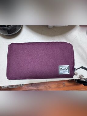 NWT Hershel Supply Co | Thomas Wallet | Fig color